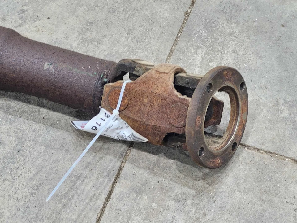 Conjunto de eje de hélice de eje de transmisión trasero Cadillac Seville 76-79 OEM 07819801 Foto 4 de 4