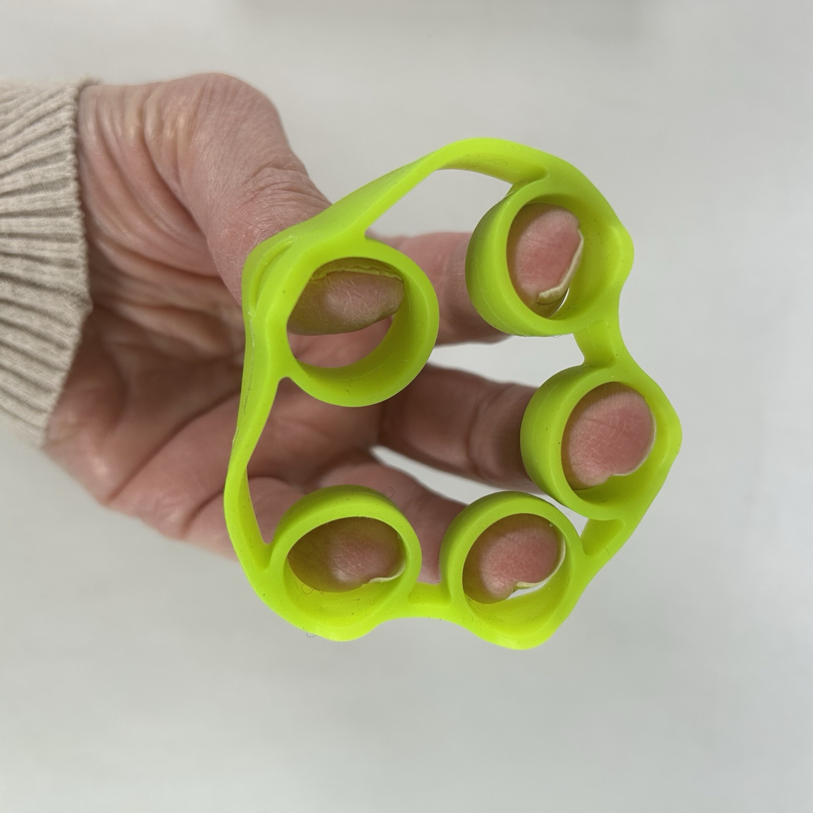 Pnrskter Silicone Finger Stretchers Multi-Color Pack of 6 Different Strengths