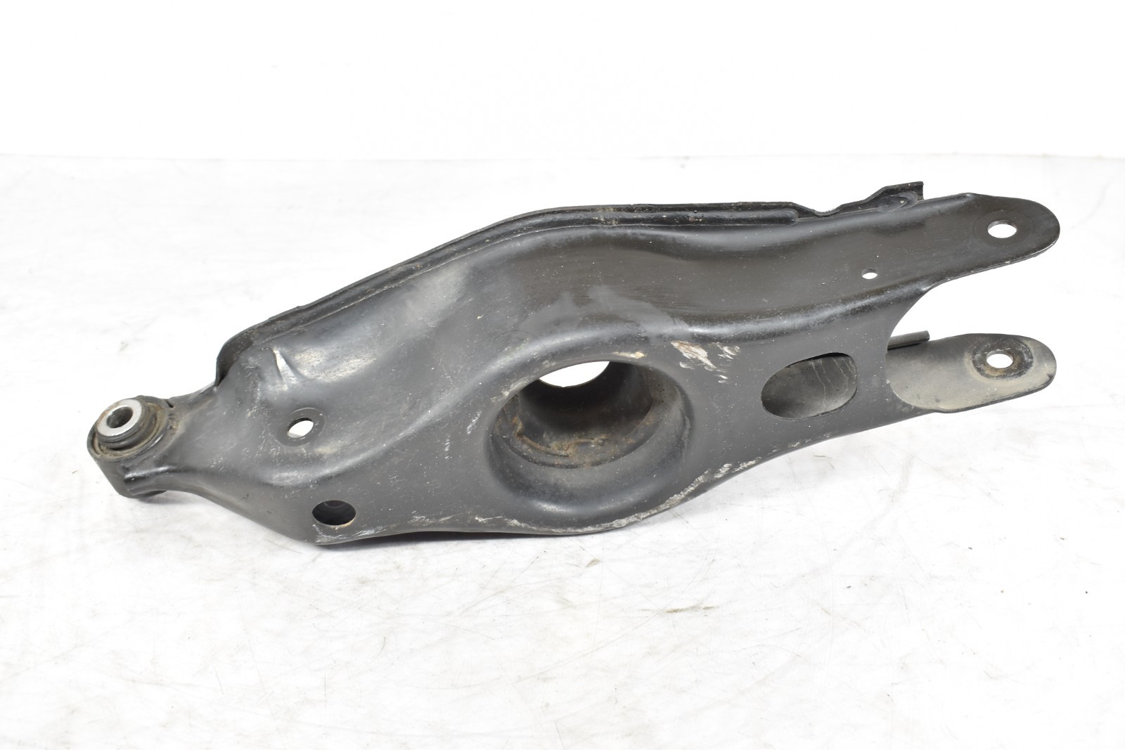 2014-2021 MASERATI GHIBLI AWD REAR LEFT SIDE LOWER CONTROL ARM SPRING PERCH OEM