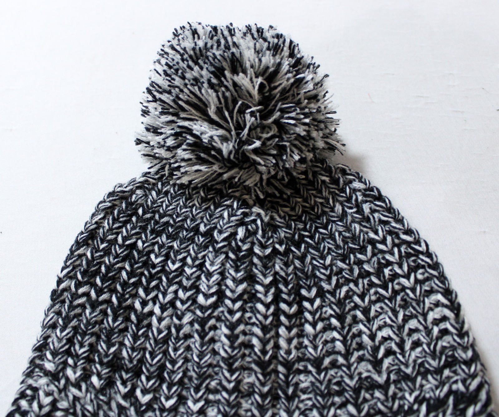 Rebecca Minkoff Women's Marled Pom Beanie & Arm Warmer Set LB3 Gray One Size