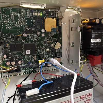 Telenot Comxline 1516 IP/GSM Übertragungsgerät in Systemgehäuse