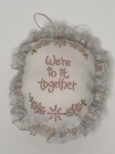 🩷 Precious Moments Door Hanger Christmas Ornament Embroidery Hand Stitched - Picture 6 of 12