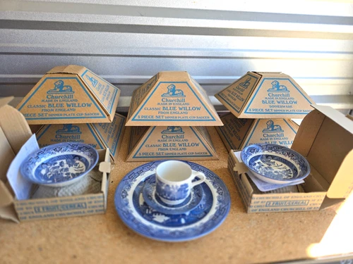 25 piece Vintage Blue Willow Churchill England Dishes Plates Bowls Cups New NOS