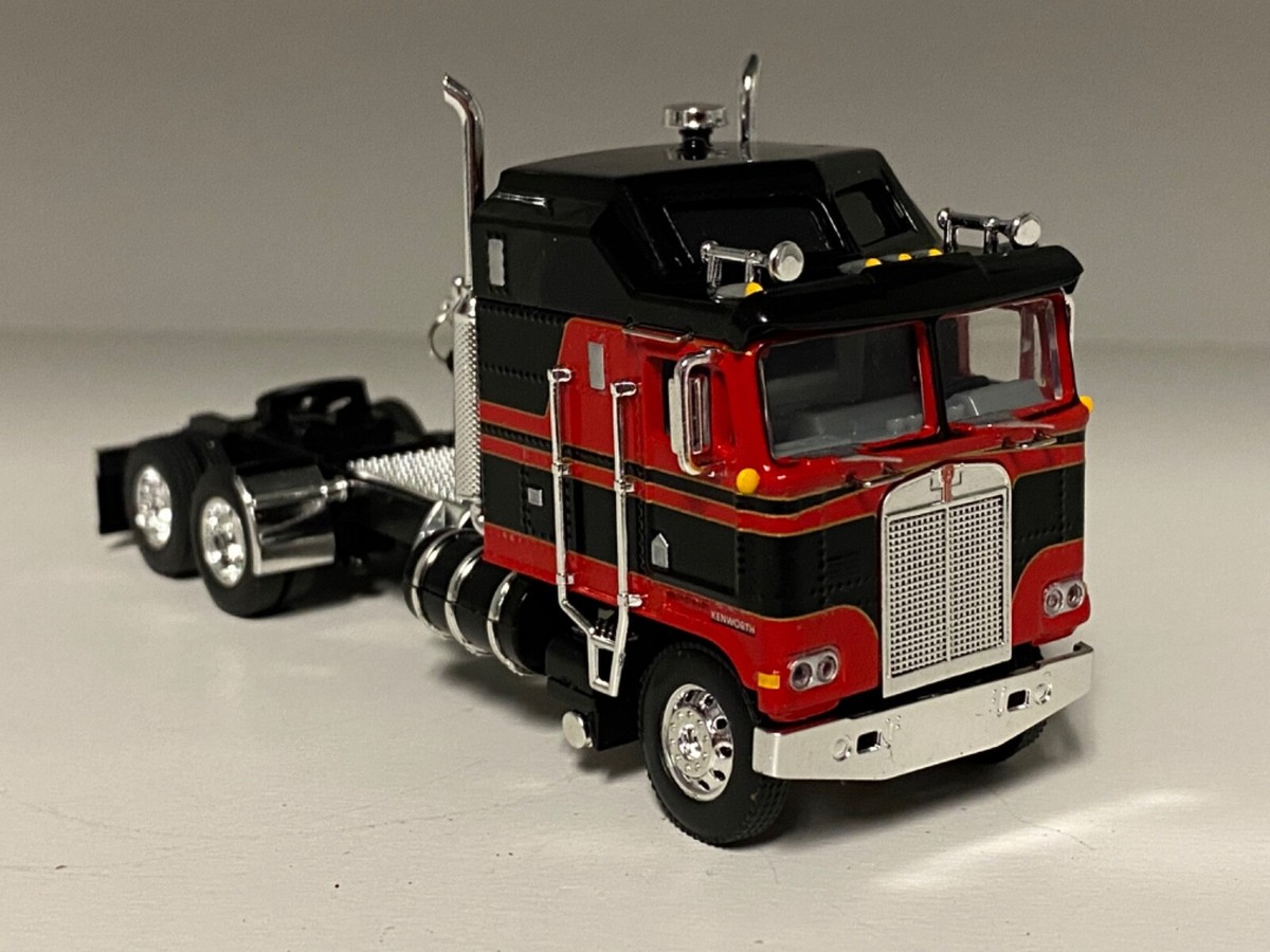 DCP 1/64 60-1556 RED & BLACK KENWORTH K100 AERODYNE LONG