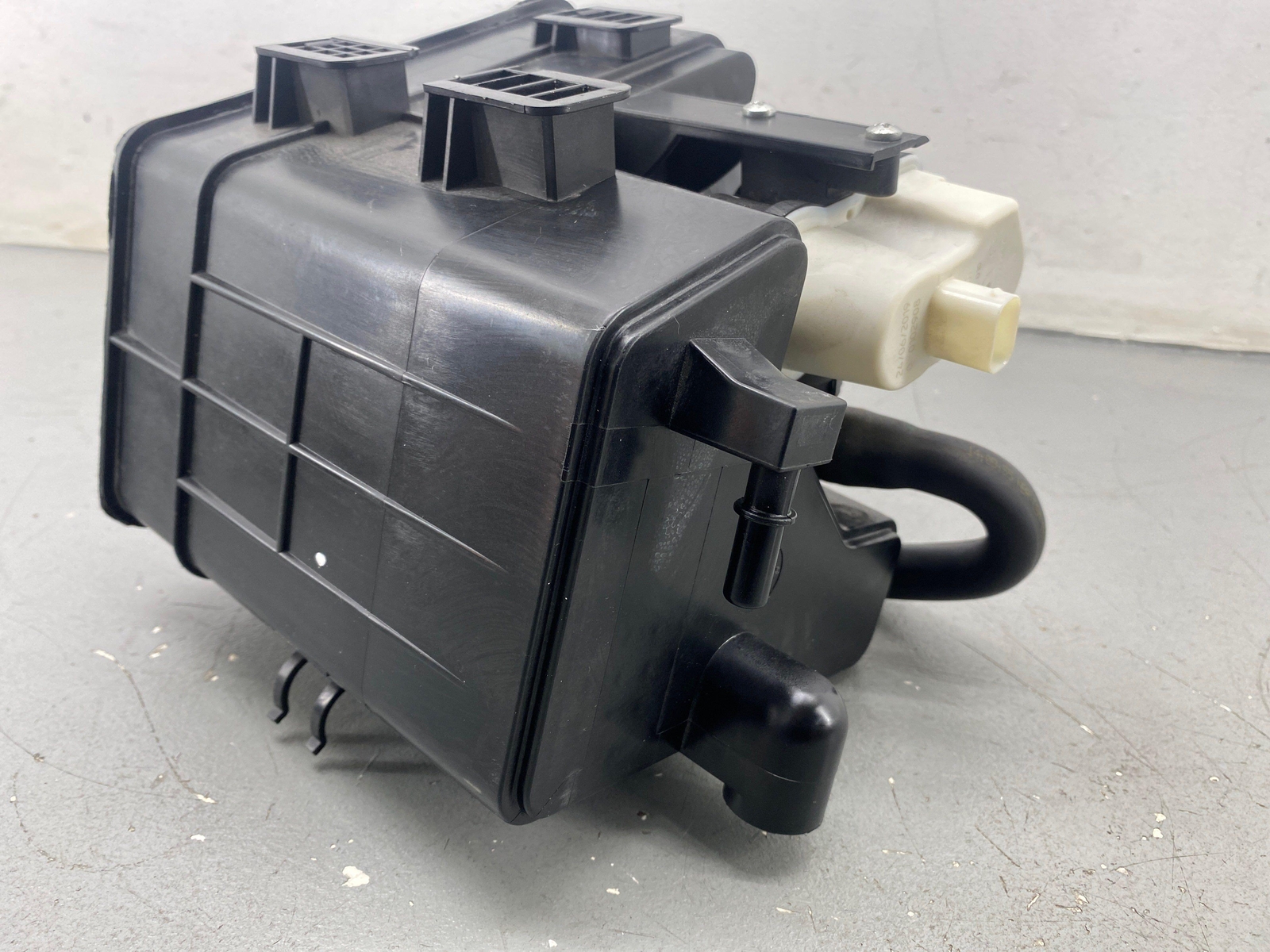2020-2023 MCLAREN GT 4.0L ENGINE FUEL VAPOR CHARCOAL CANISTER 14K0053CP OEM