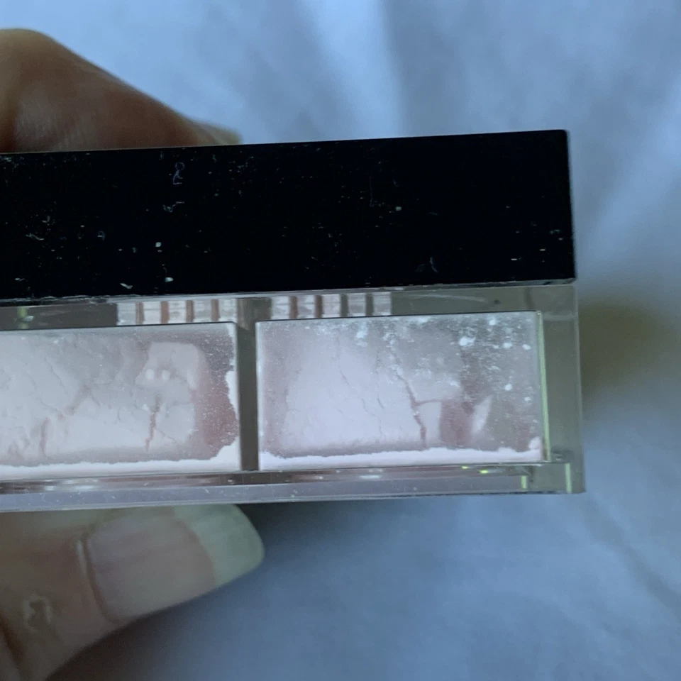 Original Givenchy Prisme Libre Mat-Finish Enhanced Radiance Powder-3 Voile Rose - Image 3 of 4