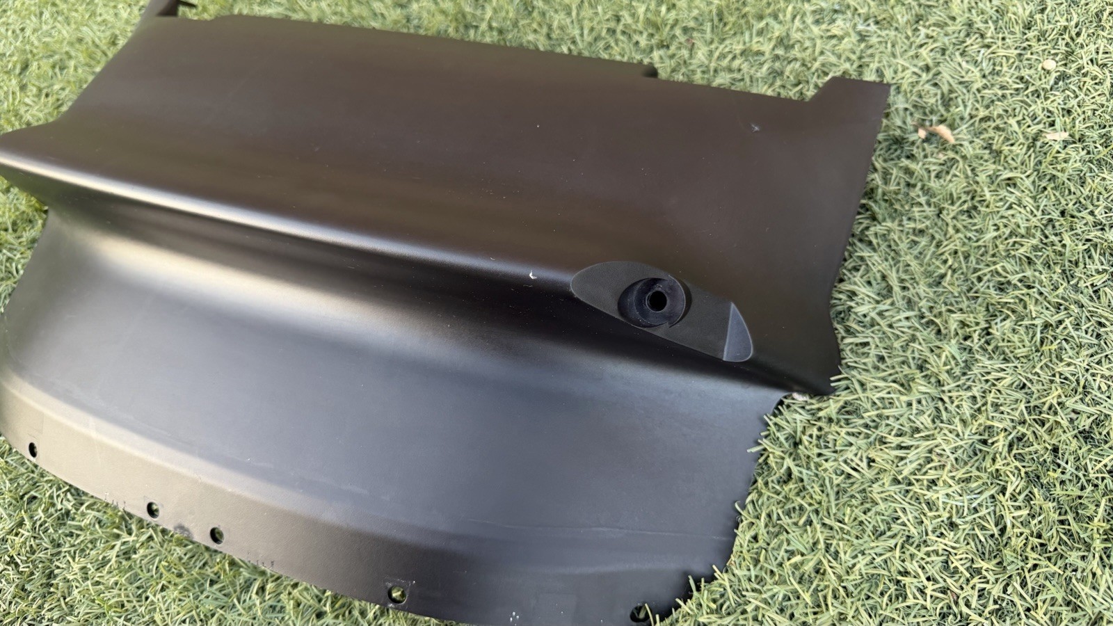 FERRARI 488 GTB SPIDER FRONT BUMPER CENTER ZONE CLOSURE OEM 88161200 86709000