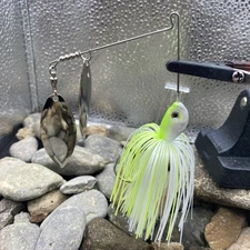 Hand Tied Spinnerbait-1/2oz Chart/White Dbl Willow Leaf  Blade, 4/0 Mustad Hook