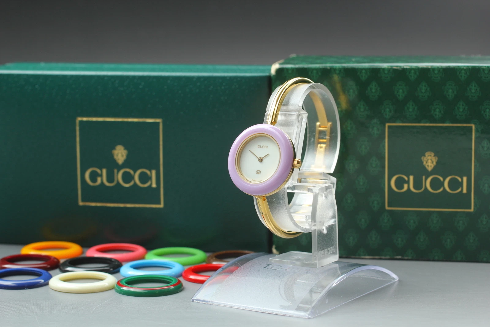 Boîte et papier [presque comme neuf] montre femme GUCCI 11/12.2 lunette changeante 12 couleurs Qz 140 mm