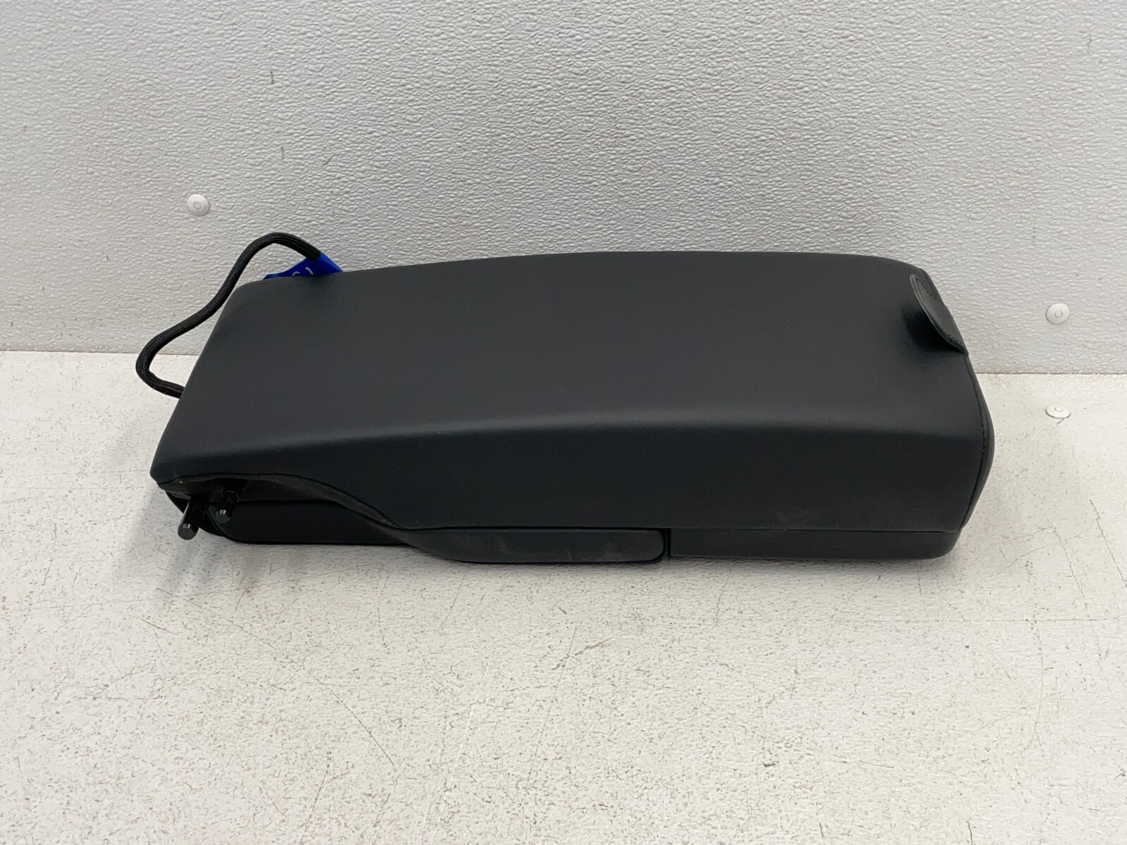 14-17 Maserati Quattroporte GTS Rear Seat Cupholder Armrest Lid Black 1574 OEM