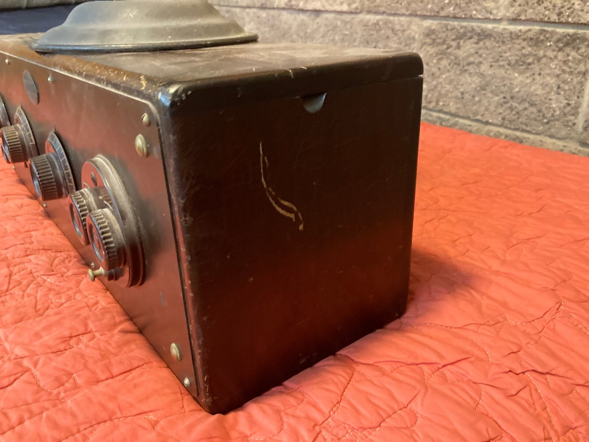 Atwater Kent Model 20 Compact Tube Radio Receiver and Horn Atwater Kent Model 20 Compact Tube Radio Receiver and Horn