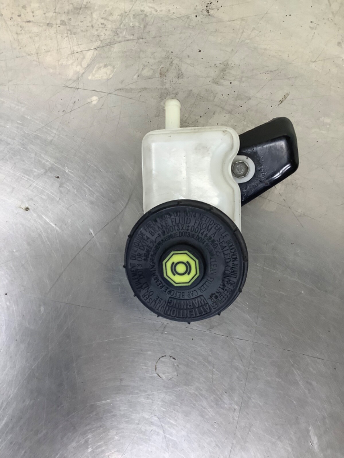 06-11 Civic 1.8L  Brake master cylinder reservoir  Used OEM