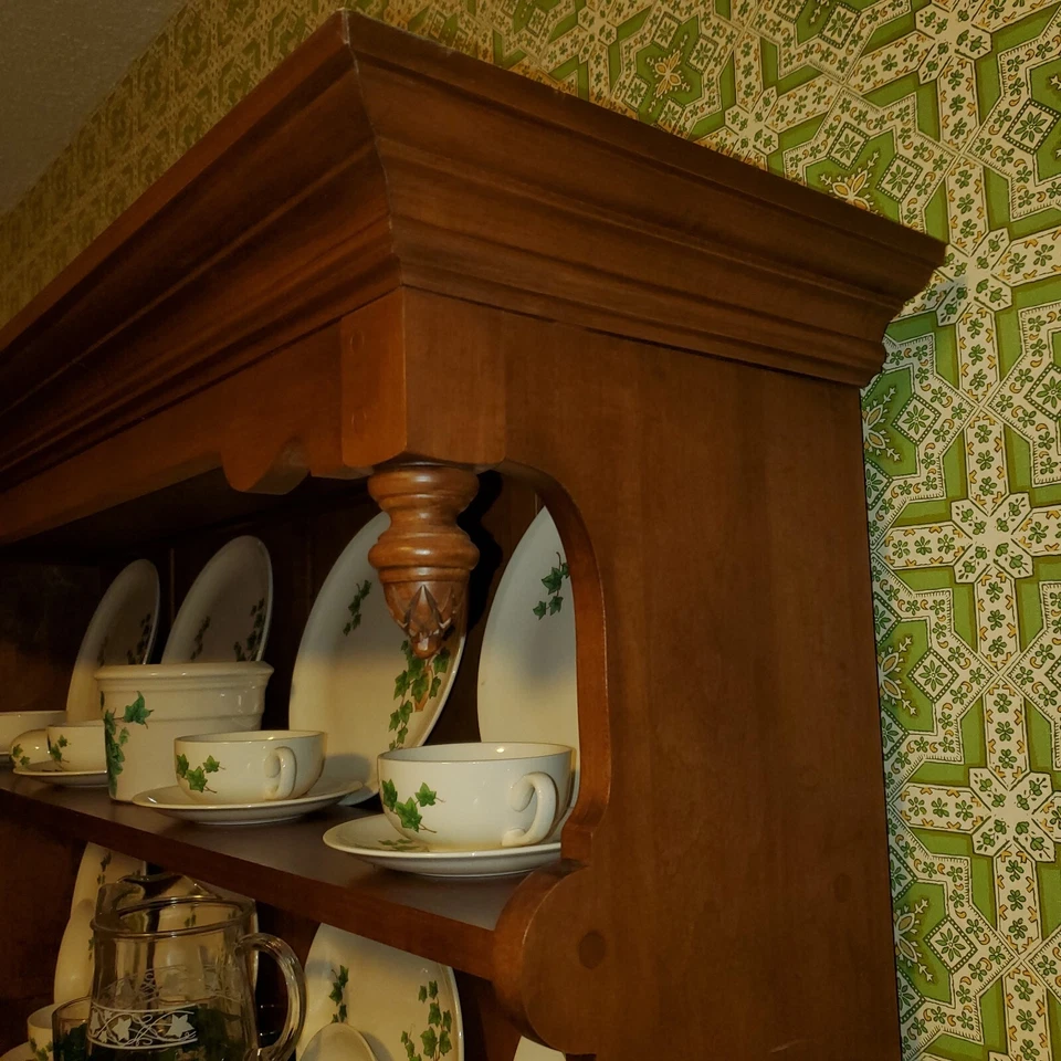 Tell City China Hutch Cabinet Hard Rock Andover Maple 52" VENDA - Imagem 2 de 4