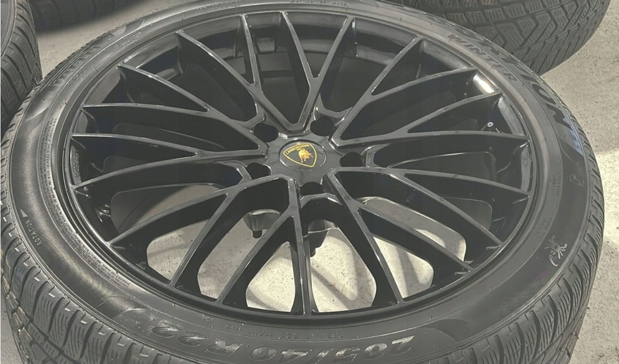 Alloy Wheels with Pirelli Tires Set LAMBORGHINI URUS 22" 285/40/22 325/35/22 OEM