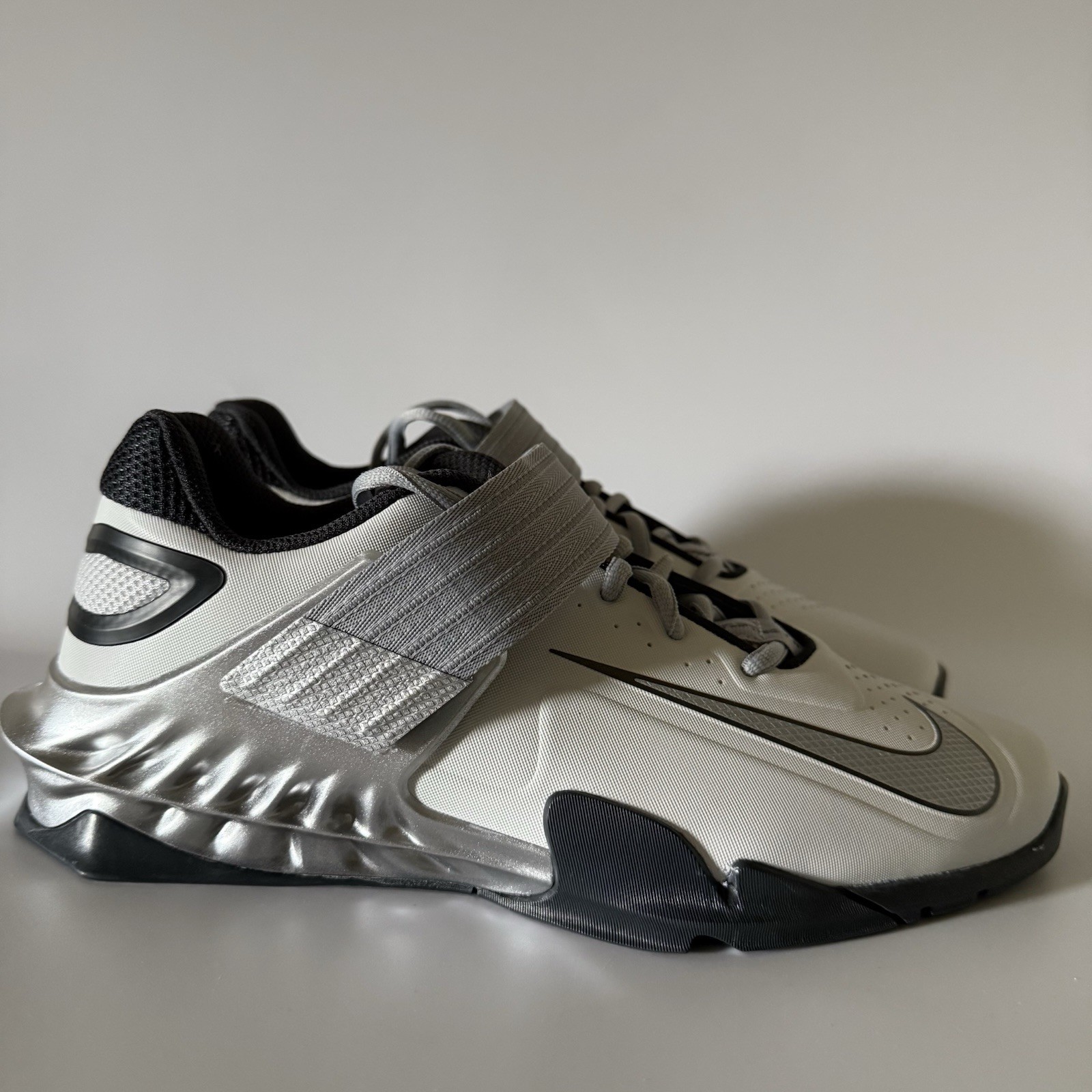 SAOLA Scarpe da sollevamento pesi Nike 9 Savaleos da uomo polvere fotonica argento metallizzato FZ8664 001