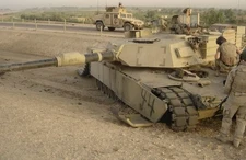 Desert Storm Photo   ---  Damaged   M1 Abrams Tank