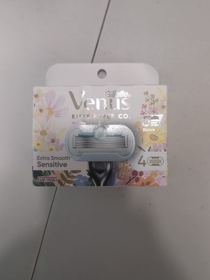 Gillette Venus Razor Blade , Deluxe Extra Smooth Sensitive, 5 Blade- Pack of 4