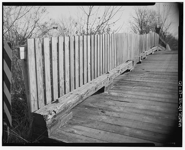 10. DETAIL EAST RAILING LOOKING SOUTH - Seventh Street Bridge, Spanning