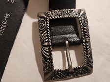 Lot de 3 boucles de ceinture en métal argenté, fin XIXe, début XXe – Le