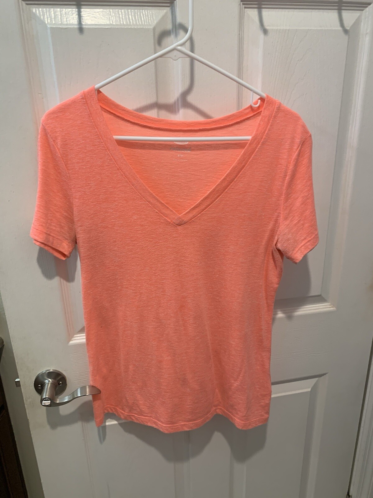 Old Navy Women’s Pink Casual Short Sleeve V-Neck Top. Size: M.