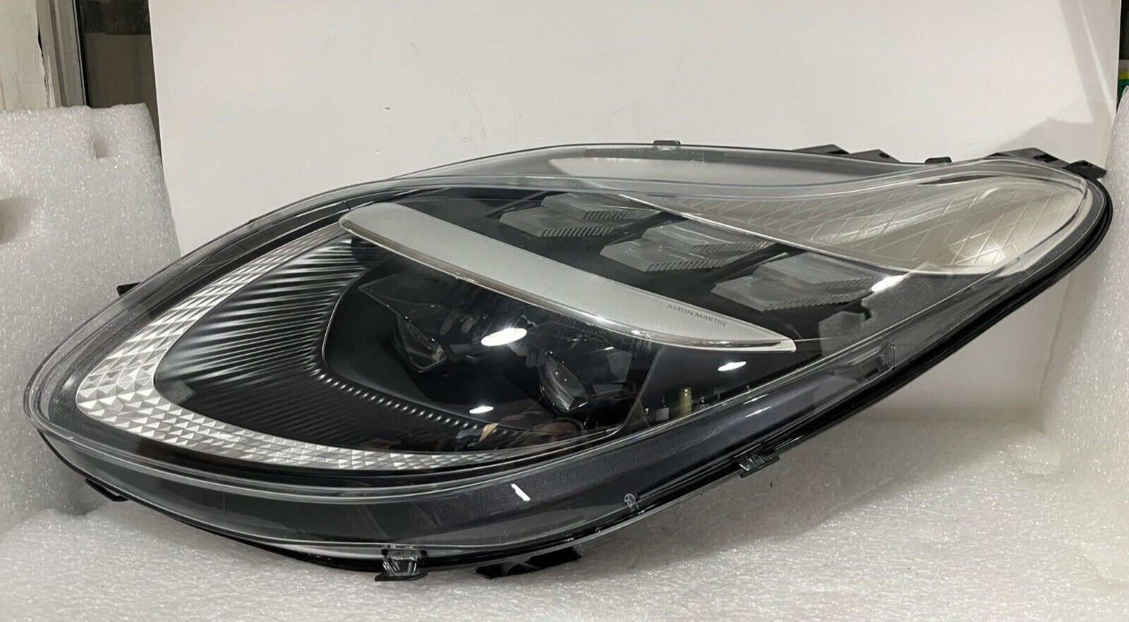 2024 2025 ASTON MARTIN DB12 LEFT SIDE DRIVER SIDE LED COMPLETE HEADLIGHT OEM