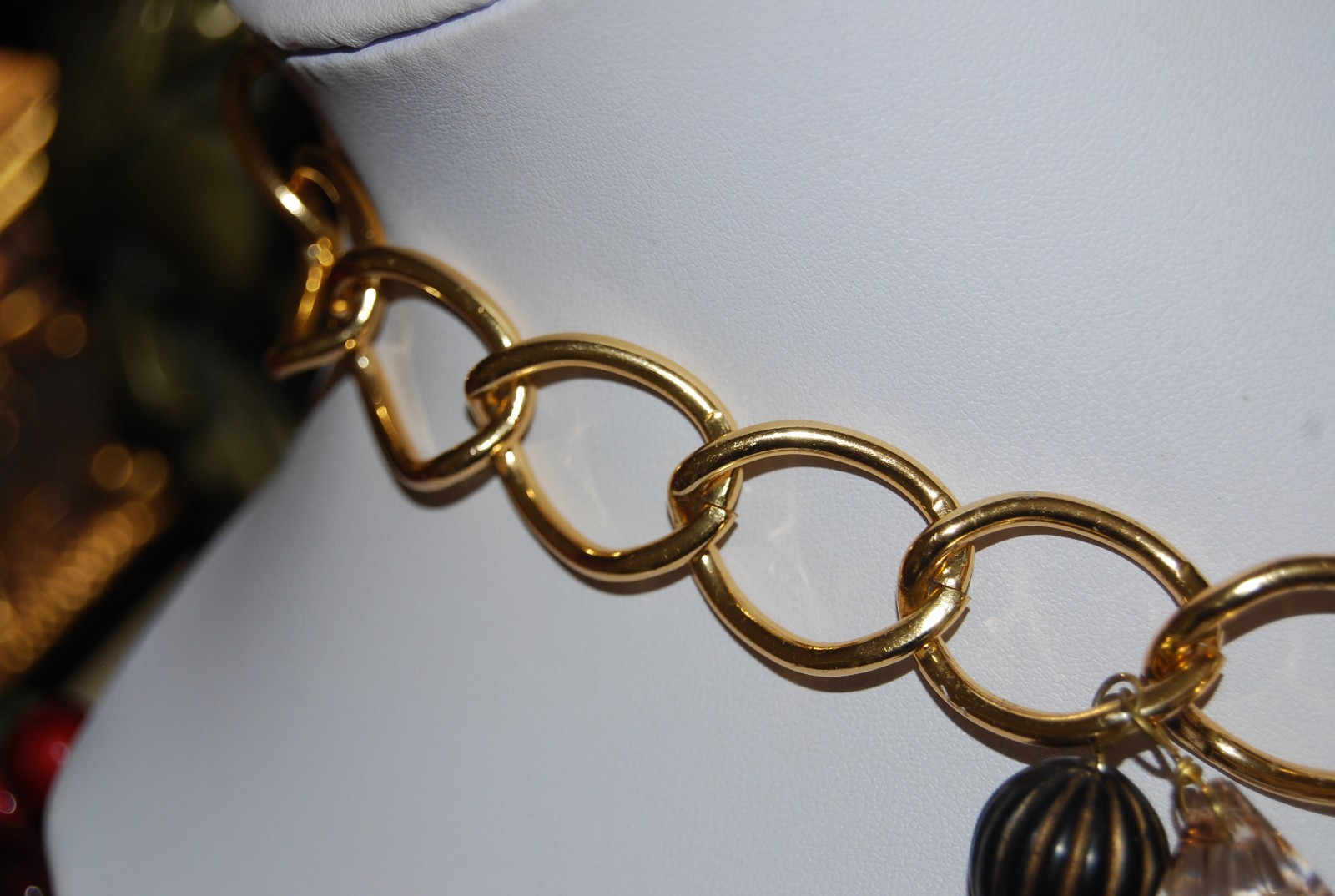 WONDERFUL GOLD TONED METAL & MULTICOLORED ACRYLIC BEAD CHARMS STATEMENT NECKLACE