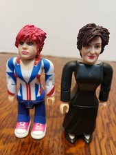SHARON & KELLY OSBORNE 3" FIGURES! SMITI 2002 JOKS.