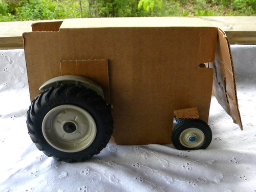 Ertl Ford 5000 Super Major Tractor Collector's Edition in Original Box 1988 1/16 - Picture 11 of 18
