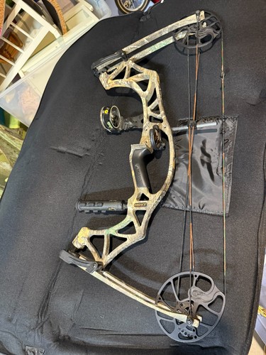 Arc à Poulies Hoyt Klash Droitier 70 Lbs 18-29 Pouces Blackout