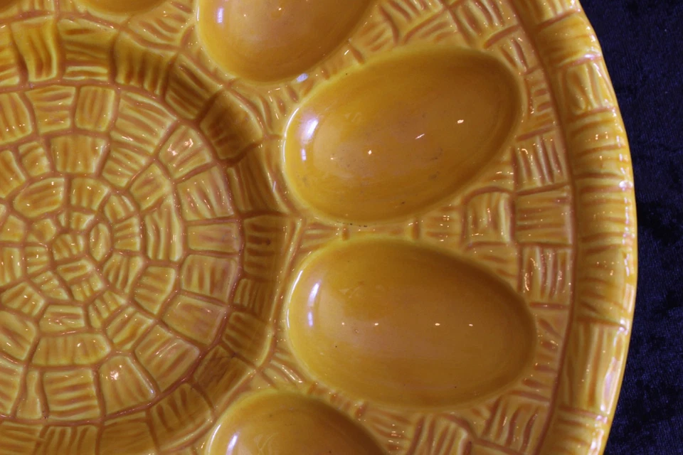 Vintage gelber Teller für Ostereier und gefüllten Eier Eierteller Keramik - Bild 3 von 3