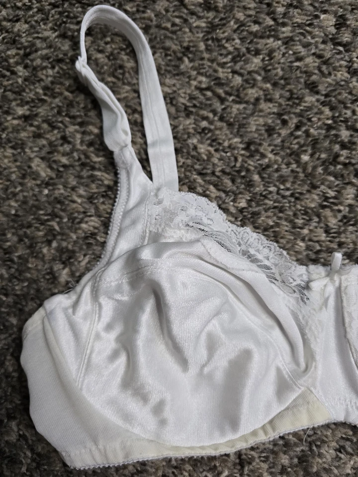 SUJETADOR CON AROS MINIMZER SATINADO Y ENCAJE SIN FORRO MARFIL LILYETTE VINTAGE Talla 36C Foto 3 de 4