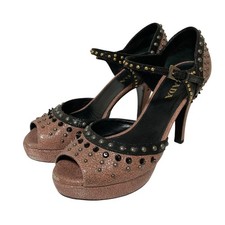 Zapatos de salón Prada con correa al tobillo tachonados cuero agrietado rosa para mujer talla EU35/US5