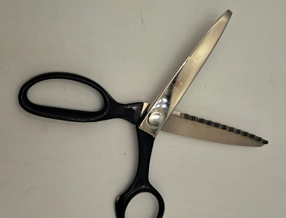 Wiss S-1540 Pinking Shears 7.5" Chrome Finish w/ Black Handles VTG Open Package - Image 4 of 4