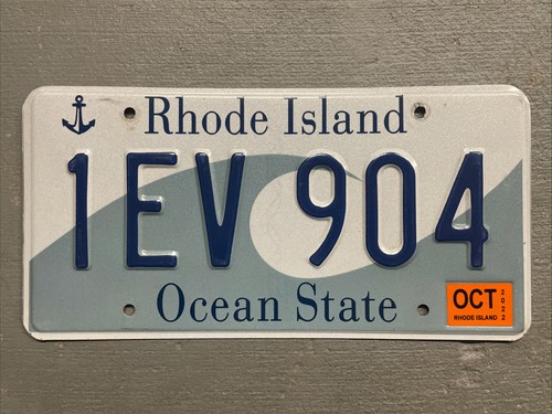 VINTAGE RHODE ISLAND LICENSE PLATE OCEAN STATE WAVE 🌊 ANCHOR 1EV-904 OCT. 2022