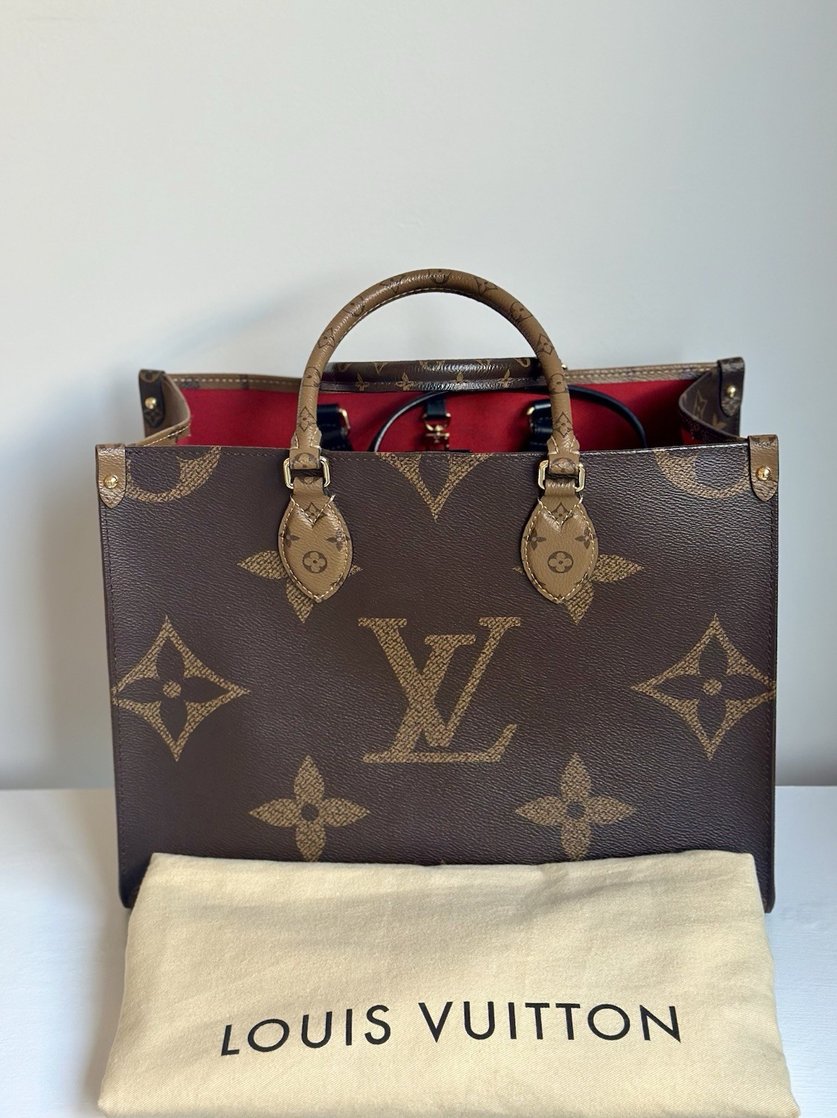 Louis Vuitton OnTheGo MM Tote, Giant Reverse Monogram (Date Code) EXCELLENT image 6