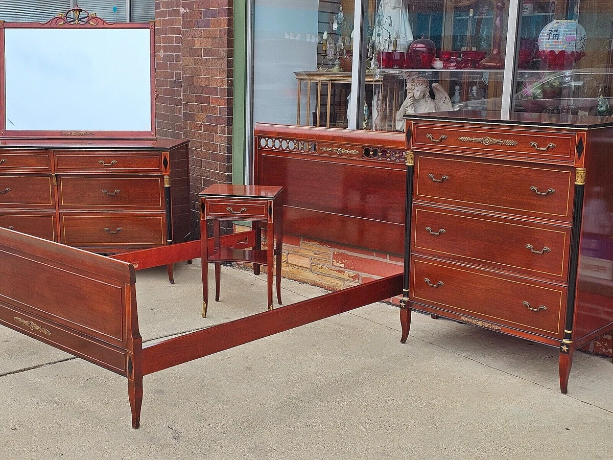 1940s Furniture In Antique Beds & Bedroom Sets (1900-1950) for
