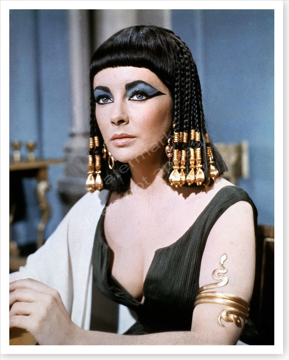 Film still of Elizabeth Taylor in Cleopatra Photo Print (8 x 10) Film still of Elizabeth Taylor in Cleopatra Photo Print (8 x 10)