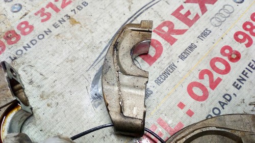 MERCEDES M111 MOTOR NOCKENWELLENLAGERDECKEL HALTER ABDECKUNG R1110510403