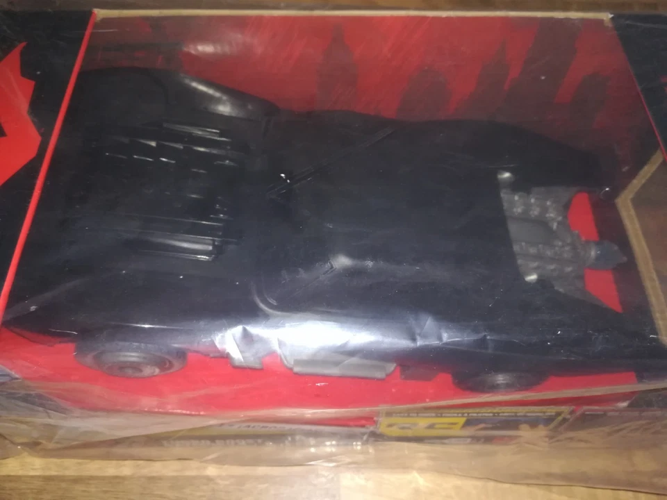 Spin Master RC Turbo Boost Batmobile 1:15 / Wheelie DC Batman 2,4Ghz USB RTR NEW - Photo 2/4