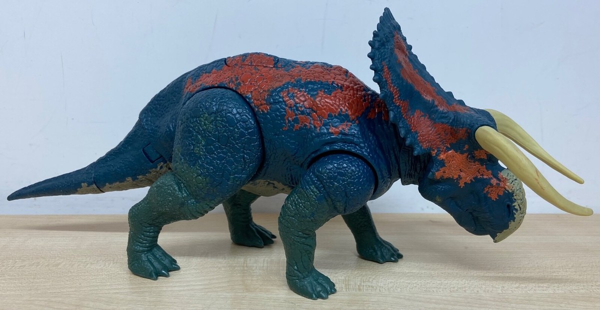 Jurassic World Dino Rivals - Nasutoceratops dinosaur action figure