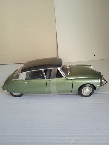 MODELLINO AUTO CITROEN DS 19 1963 - SOLIDO - SCALA 1:18 - Foto 2 di 4