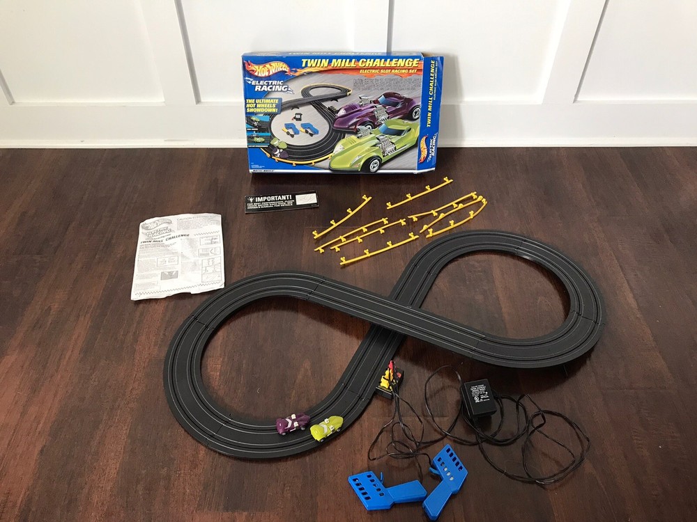 2001 Hot Wheels Twin Mill Challence Electric Slot Car Racing Set Complete RARE