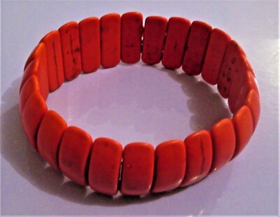 * BRACELET EN RESINE ARTICULE * FACON CORAIL * SUR ELASTIQUE *