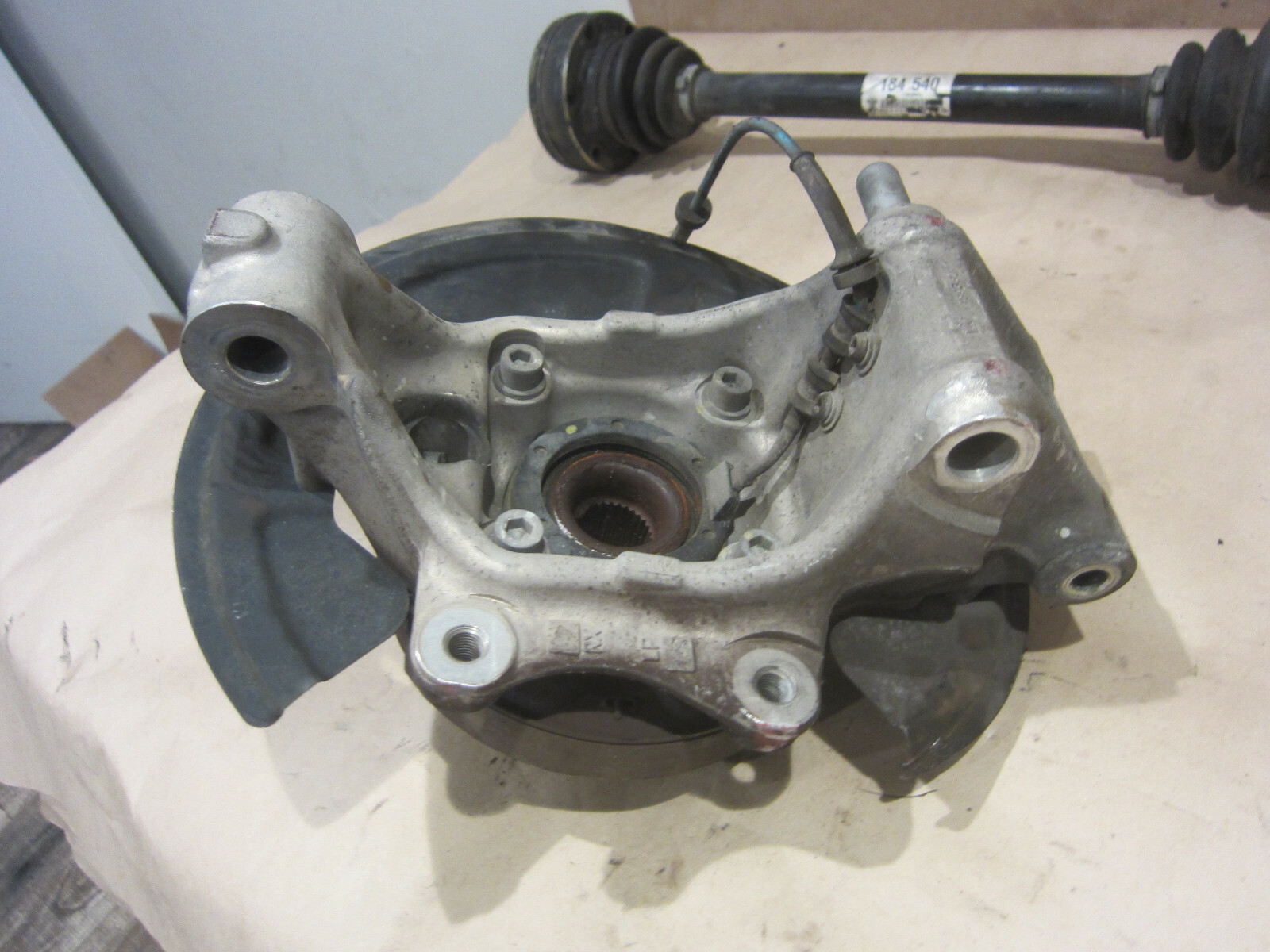 Maserati 4200 - LH Rear Stub Axel - Knuckel -W/ Bearing - P/N 189335