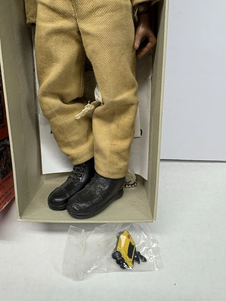 Figura de colección Hasbro Adventure Team negra Gi Joe Adventurer 2005 difícil de encontrar Foto 4 de 4