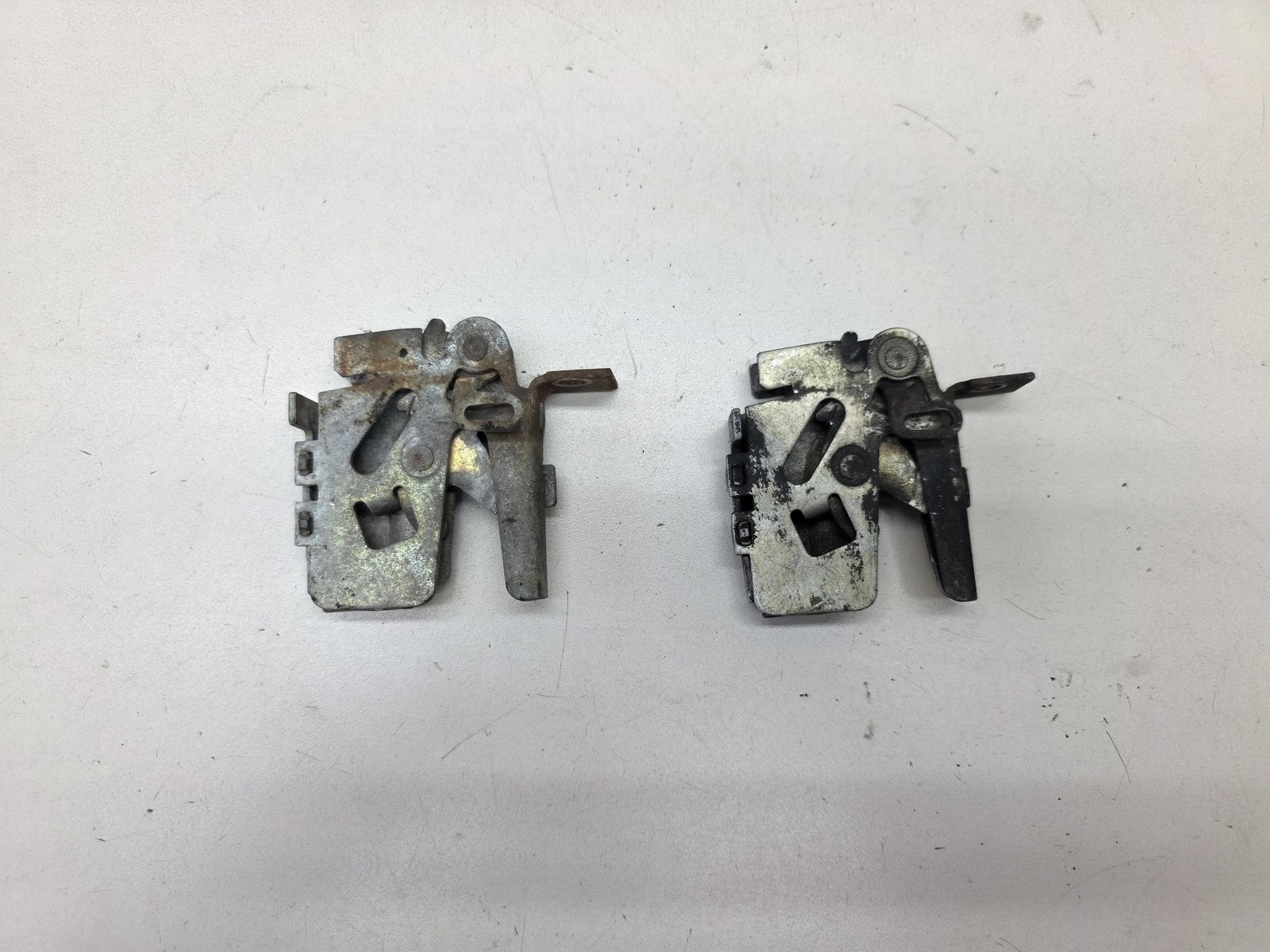88-96 Jeep Cherokee XJ & 88-92 Comanche MJ Hood Latches Pair Left Right Set of 2