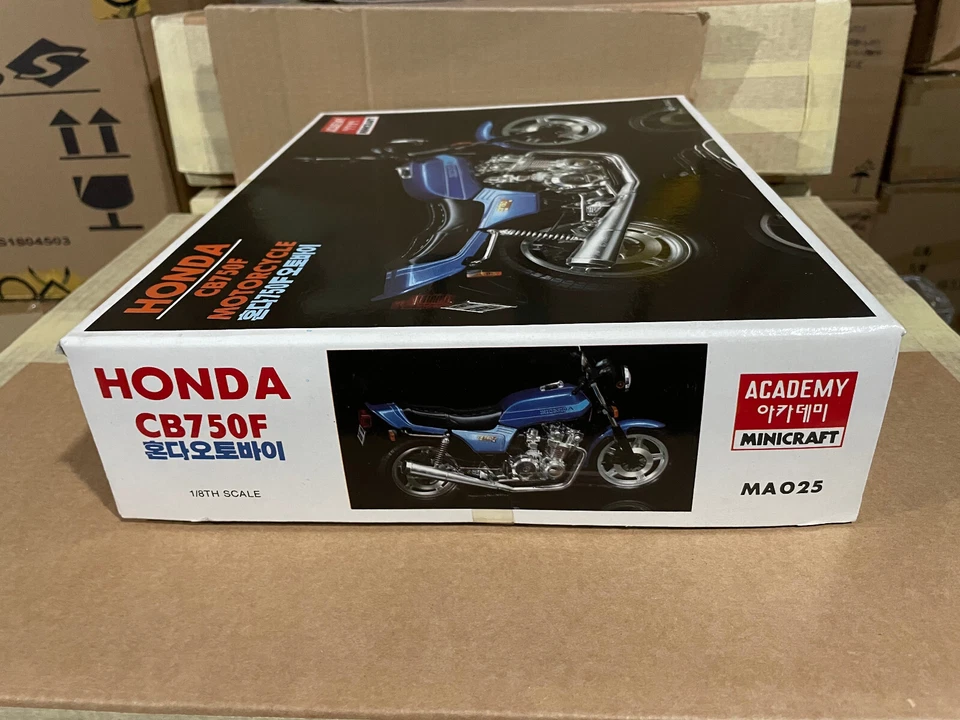 HONDA CB750F SCALA 1/8 ACADEMY MINICRAFT MA025 - Immagine 2 di 4