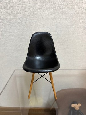 Vitra Miniature Collection DSW Black 1/6 with wooden box Eames