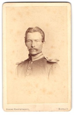 Fotografie Hanns Hanfstaengl, Berlin, Unter den Linden 59, Portrait Garde-Solda 