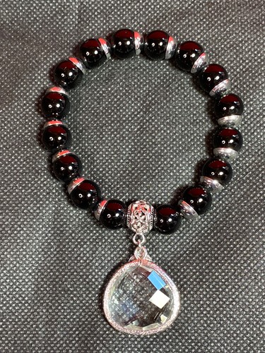 Pulsera Chico's Cuentas Negras/Sivertono Elásticas Deslizables con Triángulo de Vidrio Facetado - Imagen 17 de 19